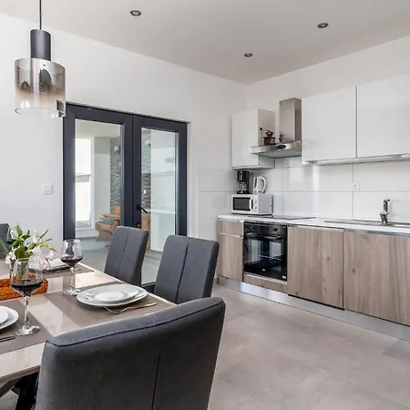 Pet Friendly In Semesterbostad